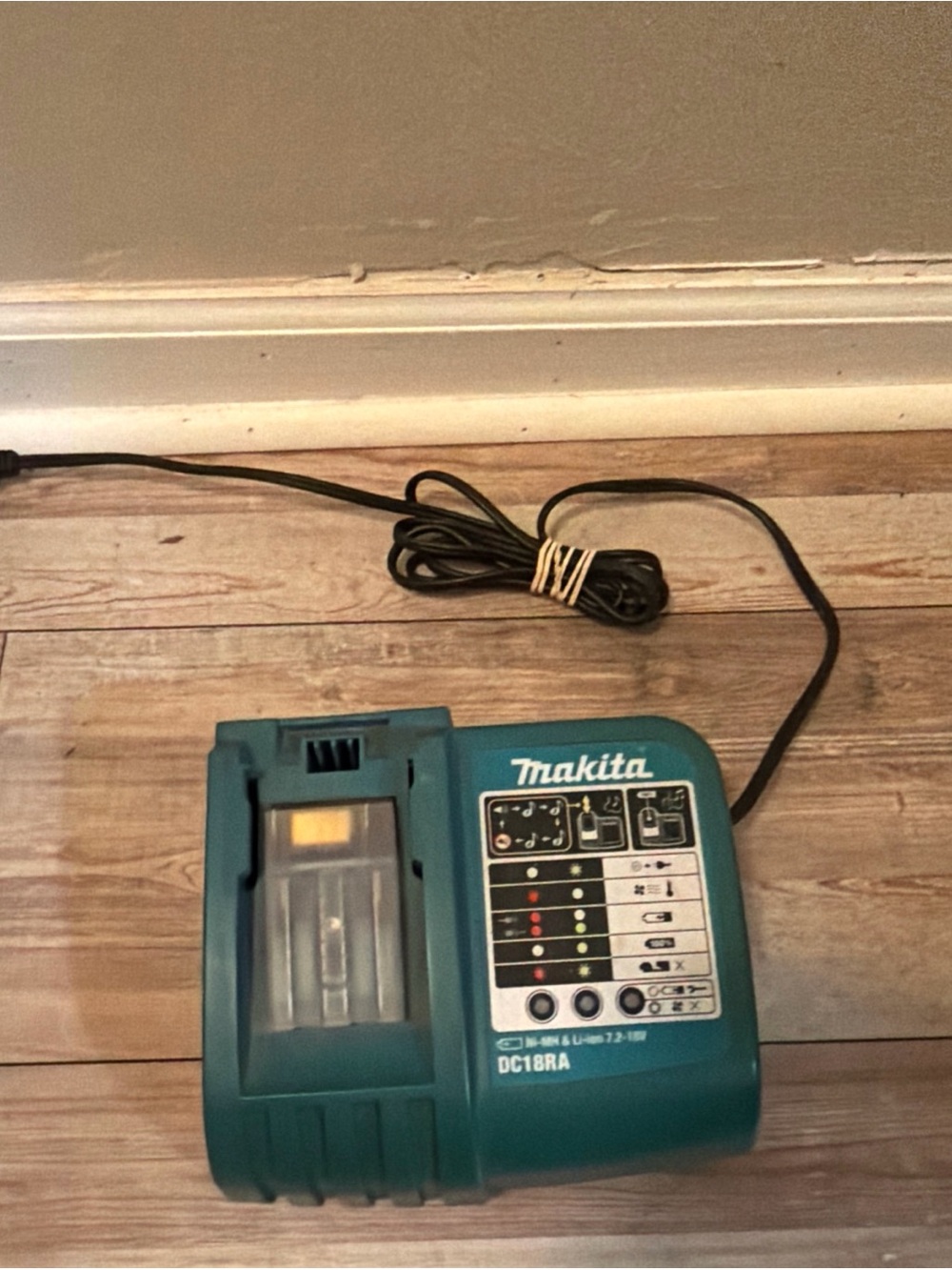 Makita DC18RA Fast Charger for Ni-MH & Li-Ion Batteries 7.2-18V